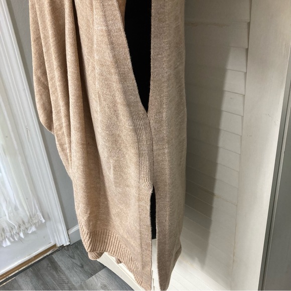 A New Day tan sleeveless cardigan OSFM - Picture 9 of 9